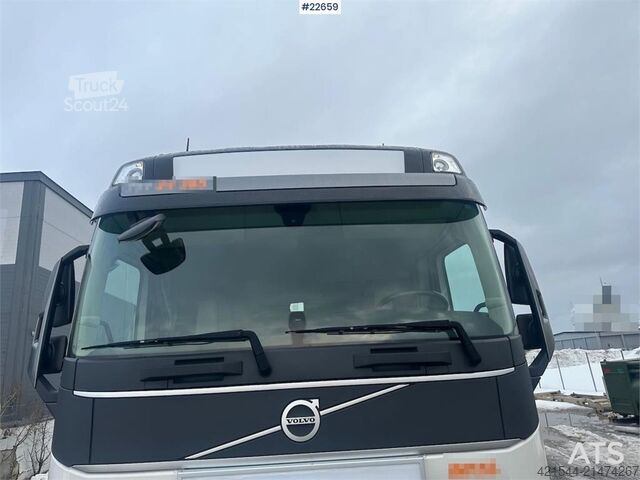 Vrachtwagen met kraan Volvo FH crane truck 8x2 w/ 95 t/m crane, jib and winch,