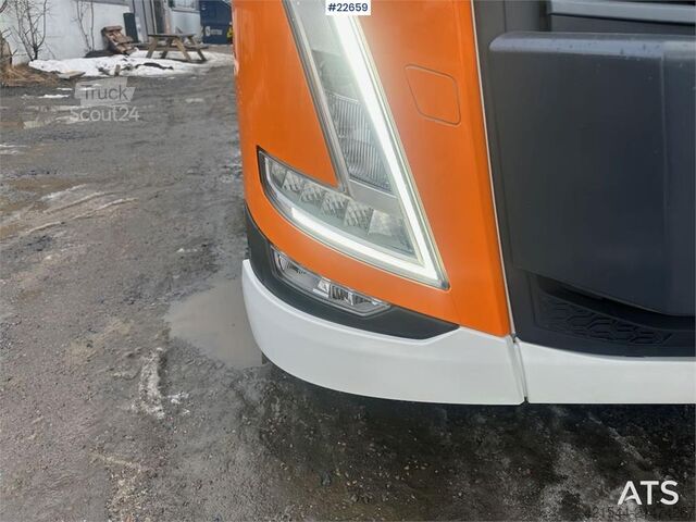 Vrachtwagen met kraan Volvo FH crane truck 8x2 w/ 95 t/m crane, jib and winch,