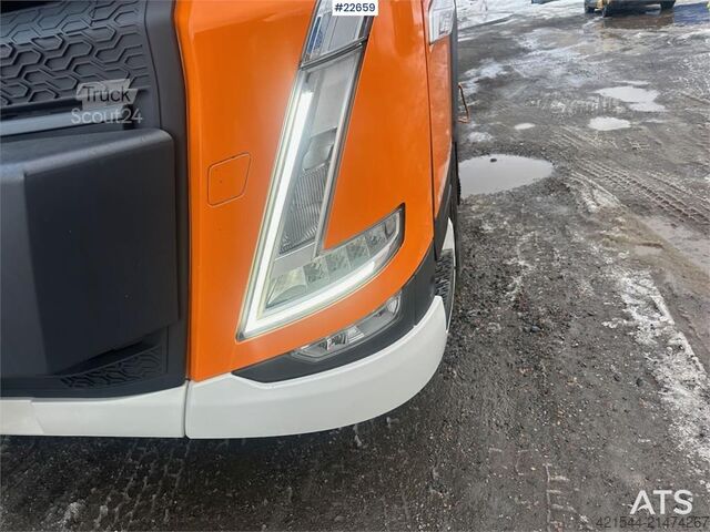Vrachtwagen met kraan Volvo FH crane truck 8x2 w/ 95 t/m crane, jib and winch,