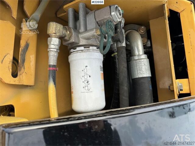 ķēžu ekskavators CAT 308D excavator w/ 2 buckets and tiltrotator. Newly