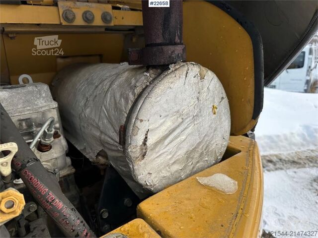 ķēžu ekskavators CAT 308D excavator w/ 2 buckets and tiltrotator. Newly