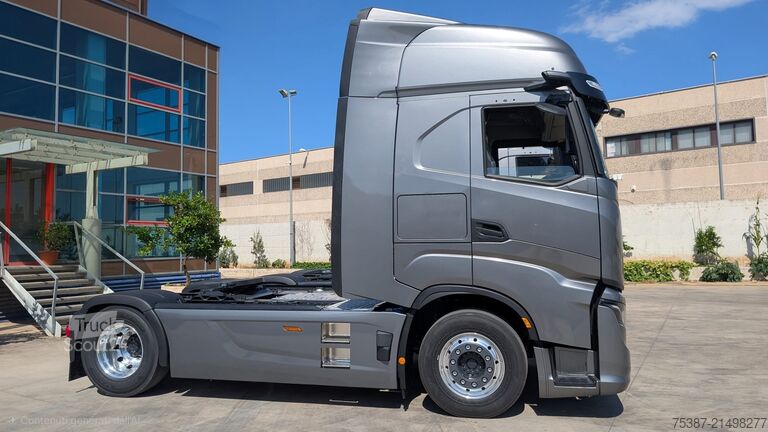 Trattore stradale standard IVECO SWAY 580