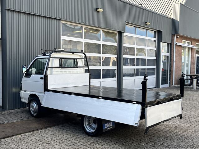 Kippiauto Piaggio Porter 1.3 Kipper CNG en Benzine met Radio 2-pe...