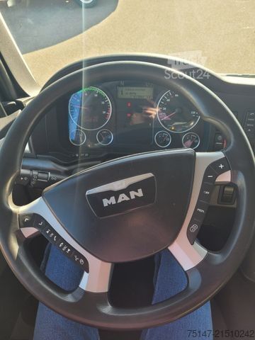 Dostavno vozilo s kesonom MAN TGL 8.220 4x2BL 3 Sitzer Möbelkoffer Klima