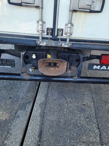 Dostavno vozilo s kesonom MAN TGL 8.220 4x2 BL 3 Sitzer Möbelkoffer Klima