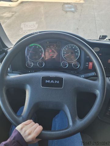 Dostavno vozilo s kesonom MAN TGL 8.220 4x2 BL 3 Sitzer Möbelkoffer Klima