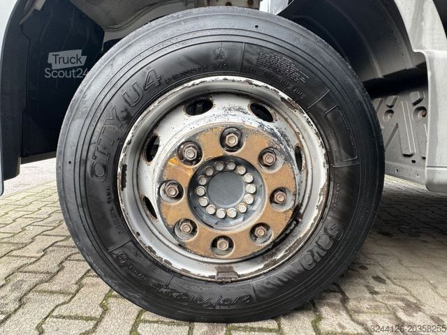 Camion refrigerato MERCEDES-BENZ Atego/1524L/Kühlkoffer/Euro5/Schaltgetriebe/TÜV