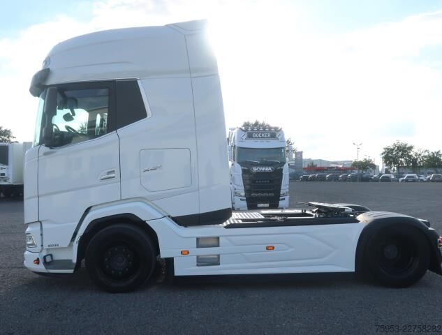 Standard nyergesvontató DAF XG+ 530 Intarder Navigation Standklima LED