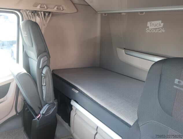 Standard nyergesvontató DAF XG+ 530 Intarder Navigation Standklima LED