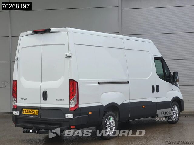 Gelişmiş Acil Fren Sistemi. Şerit Takip Asistanı. Hız Uyarısı. Taşınma Bilgi Sistemi. Zeki Iveco Daily 35S21 BPM VRIJ! 210PK Automaat 2025 model...