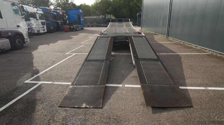 Полузареждаща машина Nooteboom 3 axle semi low loader with ramps