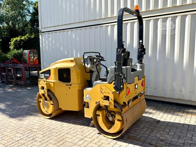 Enkeltromle-valse CATERPILLAR CB34B / 2018 BJ / 932 Stunden / 4.3 Tonnen
