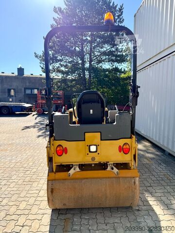 Enkeltromle-valse CATERPILLAR CB34B / 2018 BJ / 932 Stunden / 4.3 Tonnen