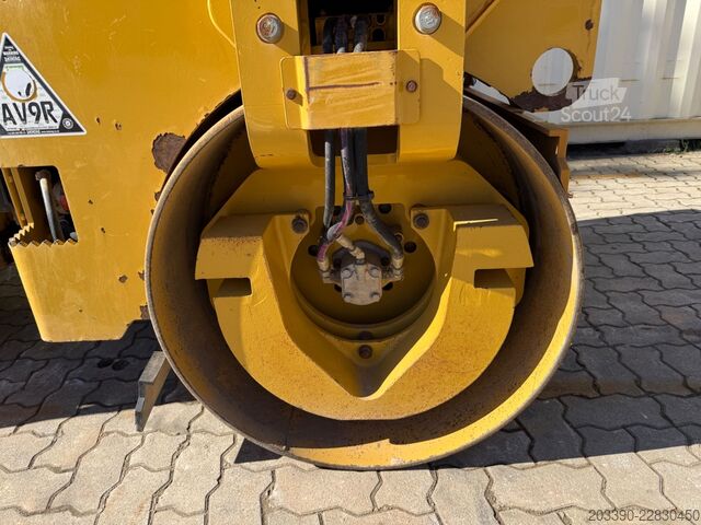 Enkeltromle-valse CATERPILLAR CB34B / 2018 BJ / 932 Stunden / 4.3 Tonnen