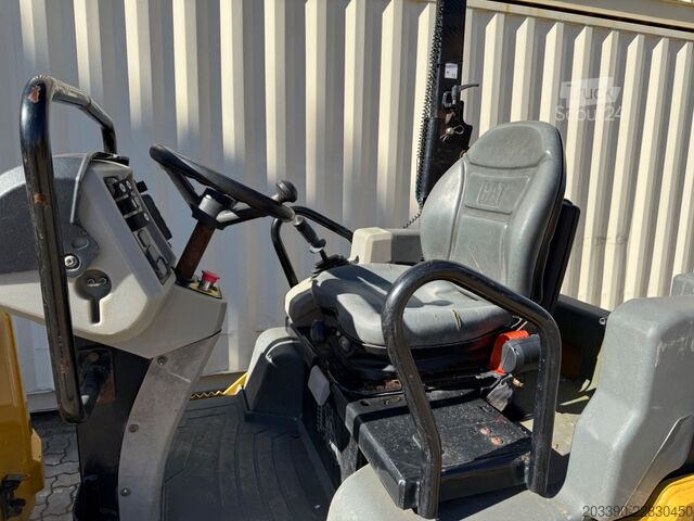Enkeltromle-valse CATERPILLAR CB34B / 2018 BJ / 932 Stunden / 4.3 Tonnen
