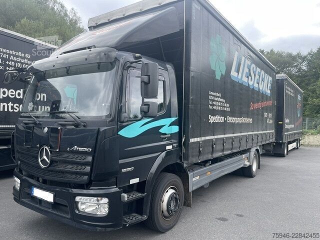 вантажівка з платформою і тентом Mercedes-Benz Atego 1530  Classic