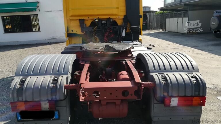 Standard road tractor MERCEDES-BENZ 1841