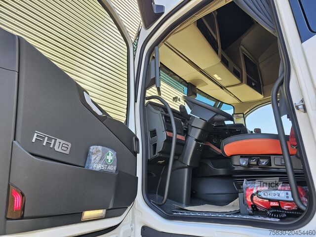 Standard-SZM Volvo FH 780 AERO / 6x2/4 / RETARDER / GLOBE XL