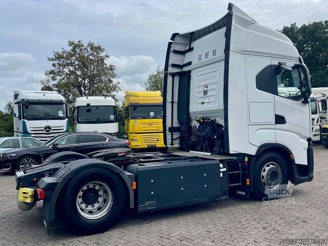 Standaard trekker Iveco S-WAY 460 335368 km! RETARDER, CNG, ACC, 2X FUE...