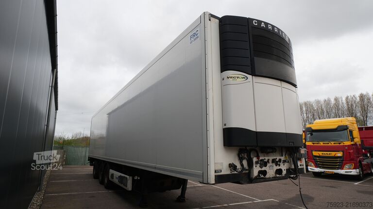 Kølet/frosset transport Krone 3 axle frigo trailer damaged side