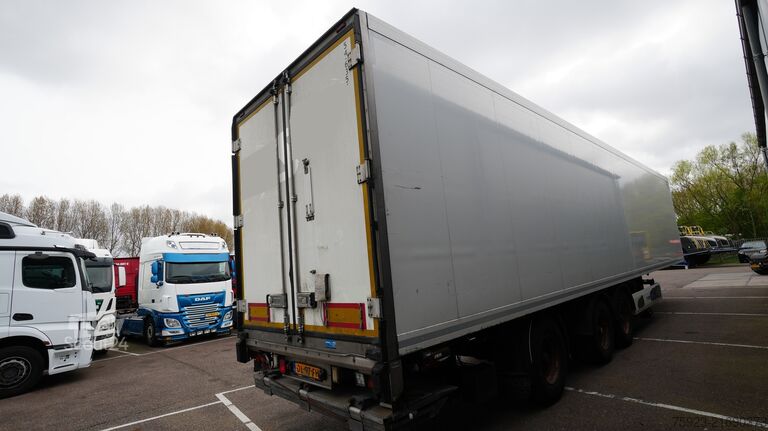 Kølet/frosset transport Krone 3 axle frigo trailer damaged side