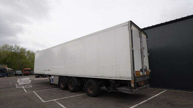 Kølet/frosset transport Krone 3 axle frigo trailer damaged side
