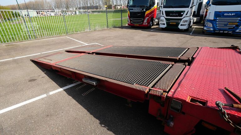 Caricatore semi basso Nooteboom MCO-48-03V 3 axle semi low loader extendable