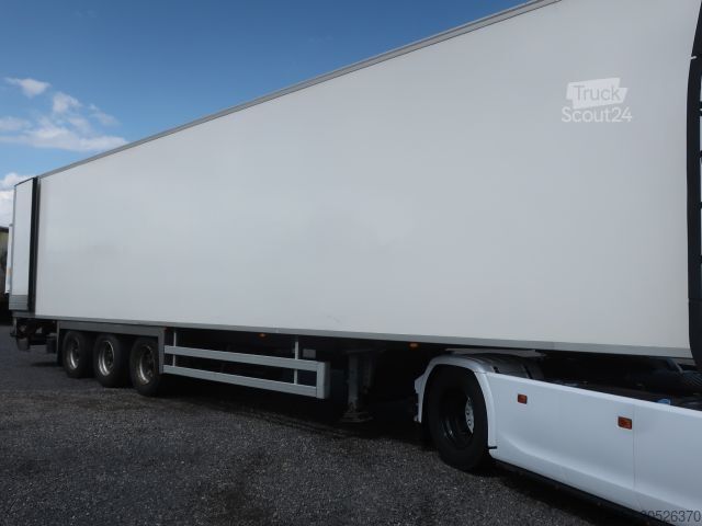 Frigorifik yarı römork Chereau 3 Achs Tiefkühler mit Carrier Maxima 2.700 mm