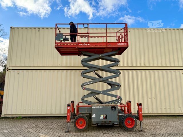 Platforma robocza Skyjack SJ6832RT 4x4 Diesel, 11.8 Meter, 1.182 H