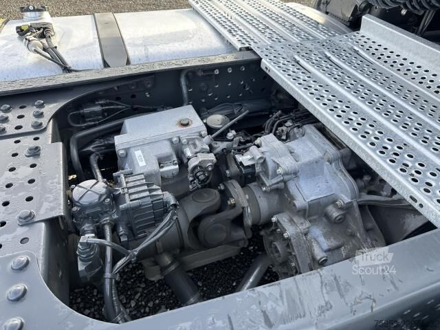 Trattore stradale volumetrico Mercedes-Benz 1853 LSNRL Actros BigSpace Retarder Lowliner