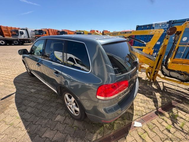 Pick-up VOLKSWAGEN Touareg 3.2 V6/ GETRIEBESCHADEN /Motor läuft!