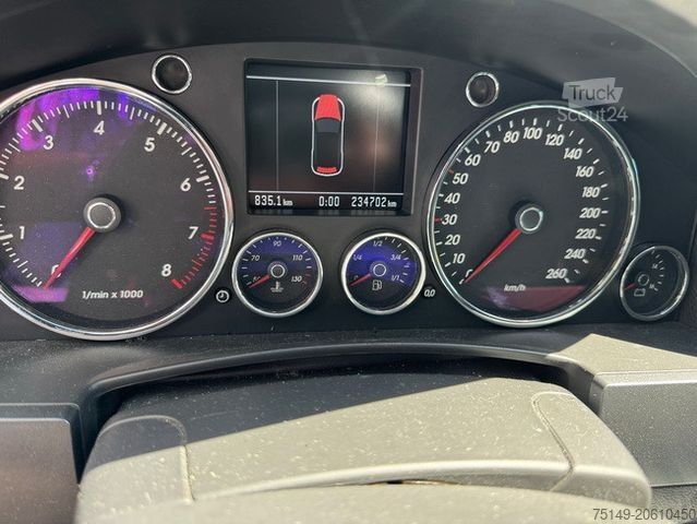 Pick-up VOLKSWAGEN Touareg 3.2 V6/ GETRIEBESCHADEN /Motor läuft!