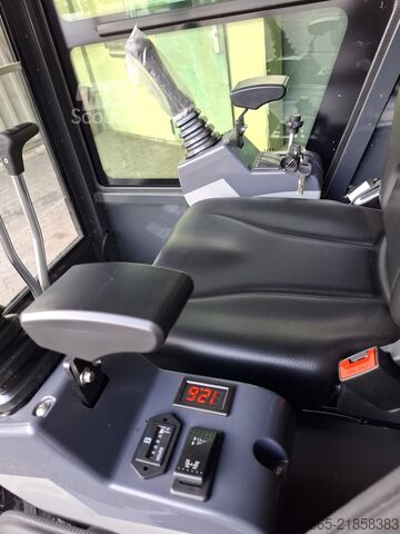 Mini-pelle 1,2t avec châssis à voie variable et flèche articulée GERMAG BX12c