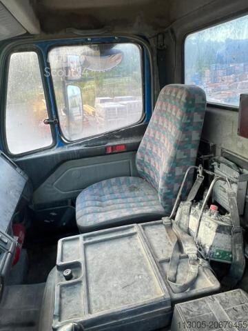 Betonpumpebil Mercedes-Benz 1835