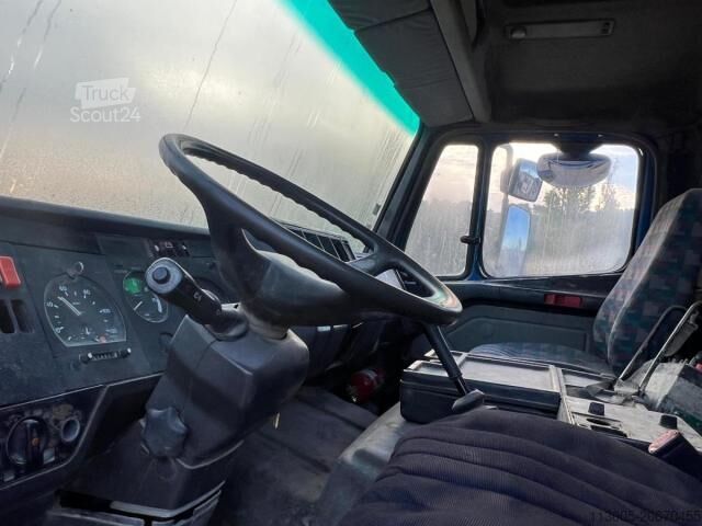 Betonpumpebil Mercedes-Benz 1835