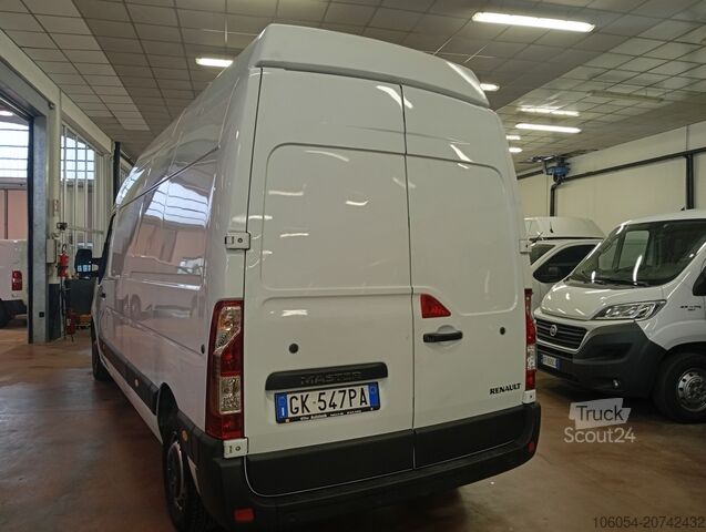 Long wheelbase van Renault Master L