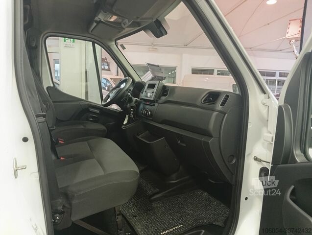 Long wheelbase van Renault Master L