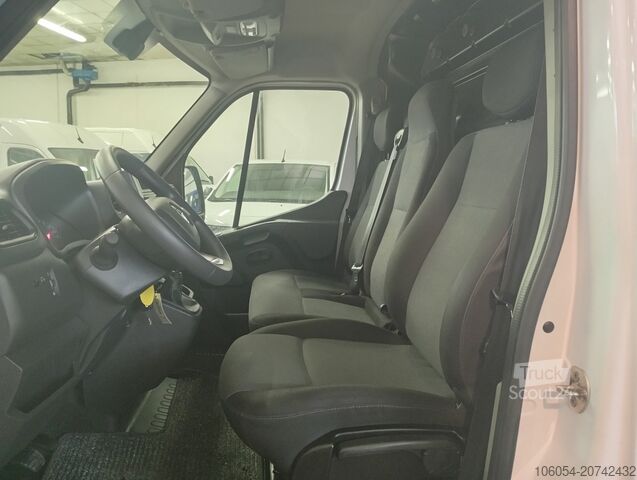 Long wheelbase van Renault Master L