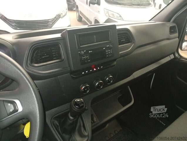 Long wheelbase van Renault Master L