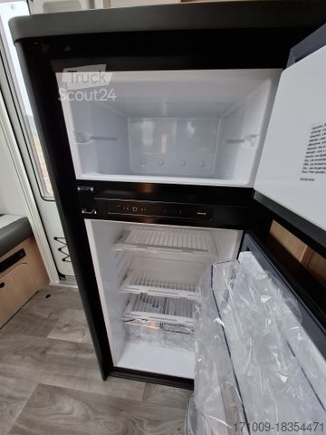 Autorulotă semi-integrată SUNLIGHT Adventure T 67S TV-Paket Combi 6E AWT isoliert