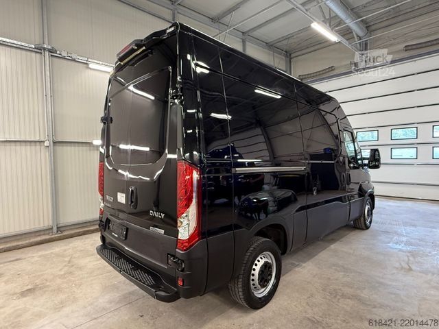 Panelvan IVECO Daily Kasten Automatic 2.3 D 155 3500KG AHK