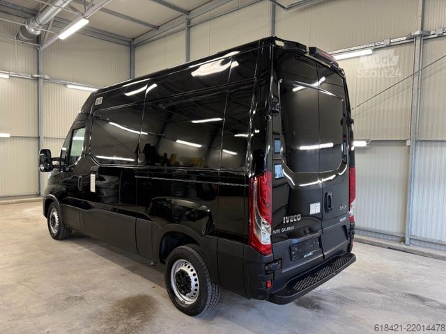 Panelvan IVECO Daily Kasten Automatic 2.3 D 155 3500KG AHK