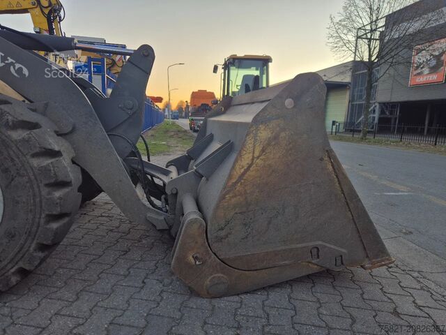 Nakladač Volvo L 35 B -Z