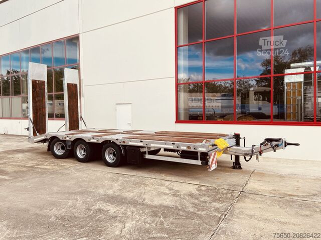 Низькорамний причіп Möslein TT 31  31 t GG Tridem- Tieflader 3 Achs, gelenktNeufahrzeug