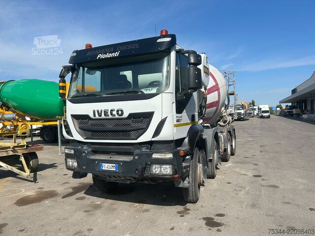Kamion mikser za beton Iveco Trakker 450