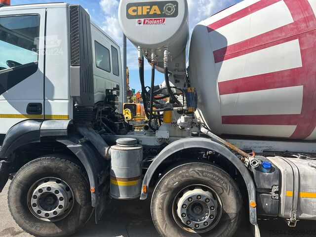 Kamion mikser za beton Iveco Trakker 450