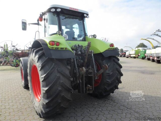 Máquina agrícola CLAAS AXION 810 CIS