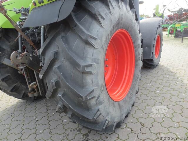 Máquina agrícola CLAAS AXION 810 CIS