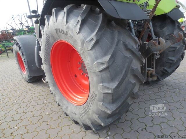Máquina agrícola CLAAS AXION 810 CIS