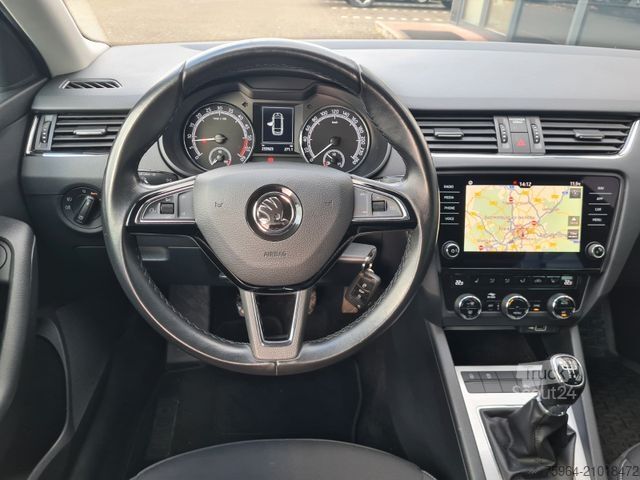 Minibus SKODA Octavia Combi Ambition 1.6 TDi - AHK -